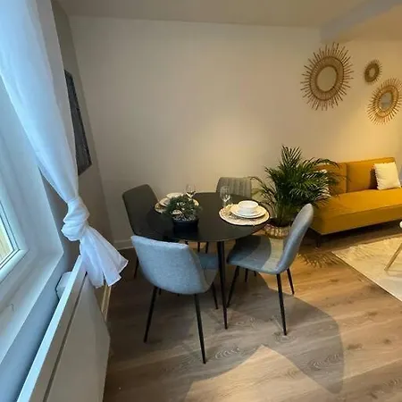Le Sunny-Hyper Centre -Proche Gare - Paisible -Wifi Hd -Netflix-Ideal Couple Business Et Famille Niort Exterior photo