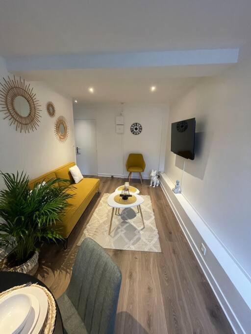 Le Sunny-hyper Centre -proche Gare - Paisible -wifi Hd -netflix-ideal Couple Business Et Famille Apartment *